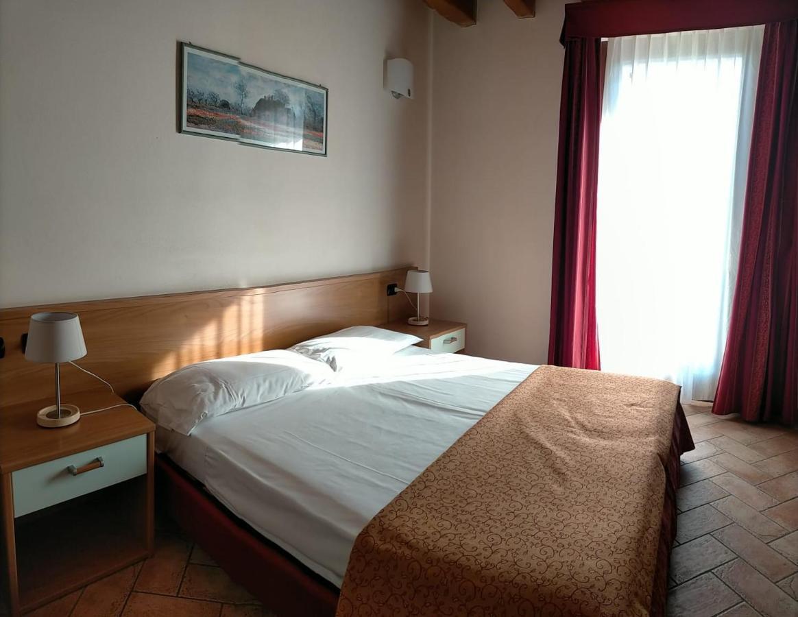 Hotel Agli Ulivi Valeggio sul Mincio Exterior foto