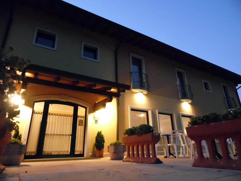 Hotel Agli Ulivi Valeggio sul Mincio Exterior foto