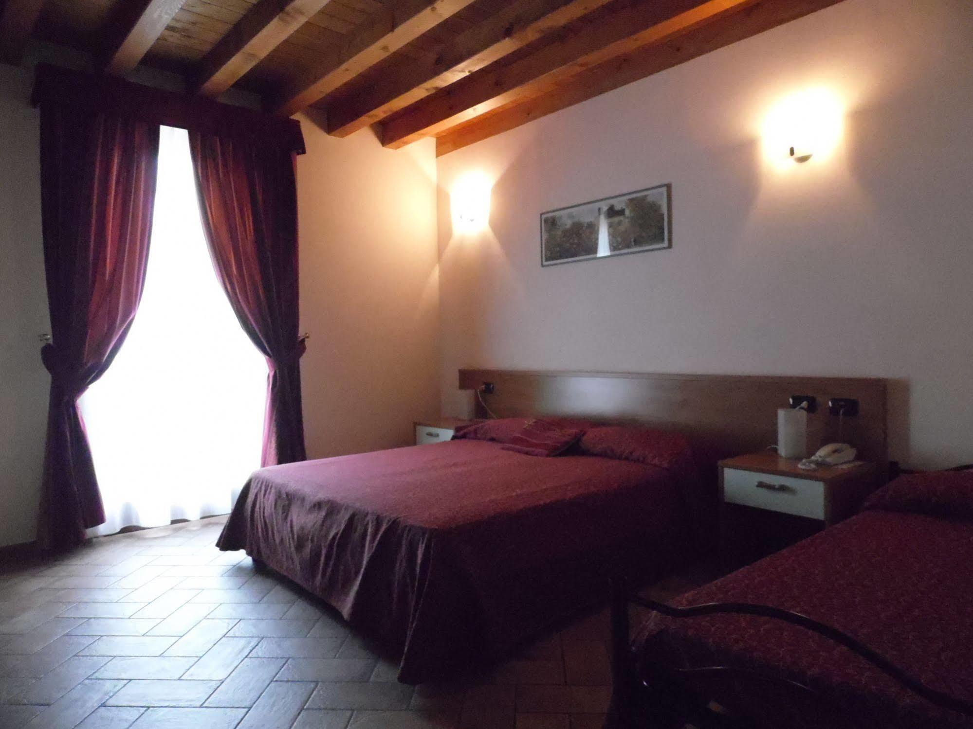 Hotel Agli Ulivi Valeggio sul Mincio Exterior foto