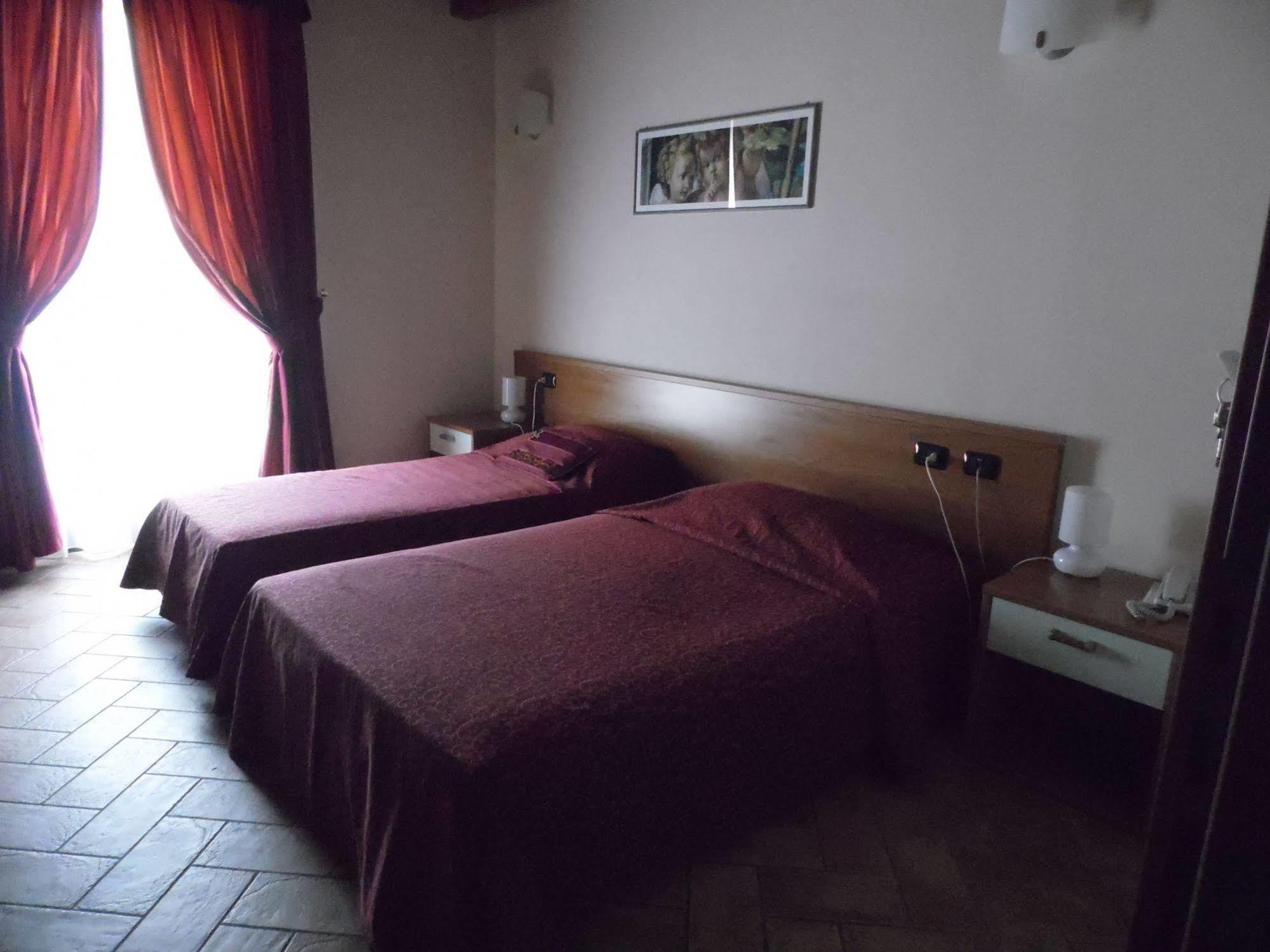Hotel Agli Ulivi Valeggio sul Mincio Exterior foto